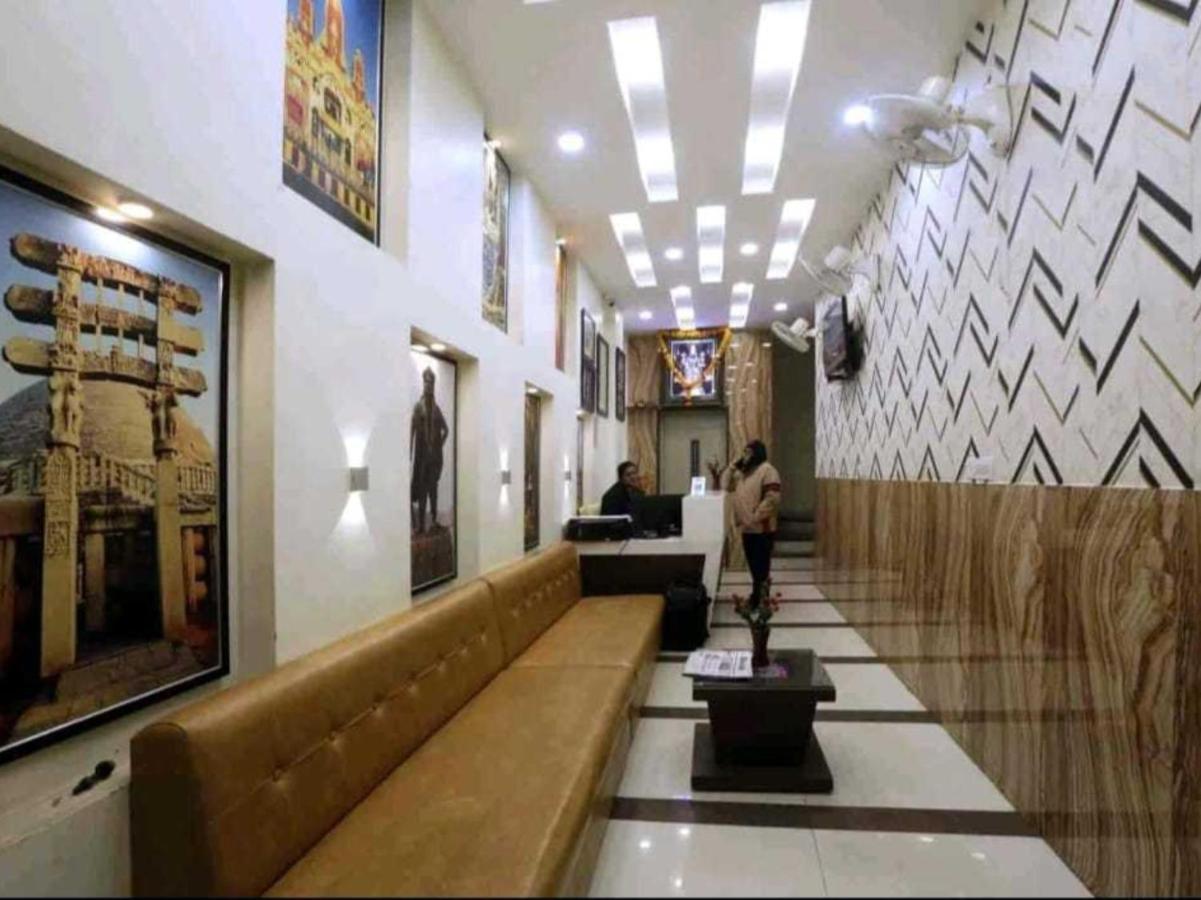 ホテル Oyo Shree Balaji Tower ボーパール エクステリア 写真
